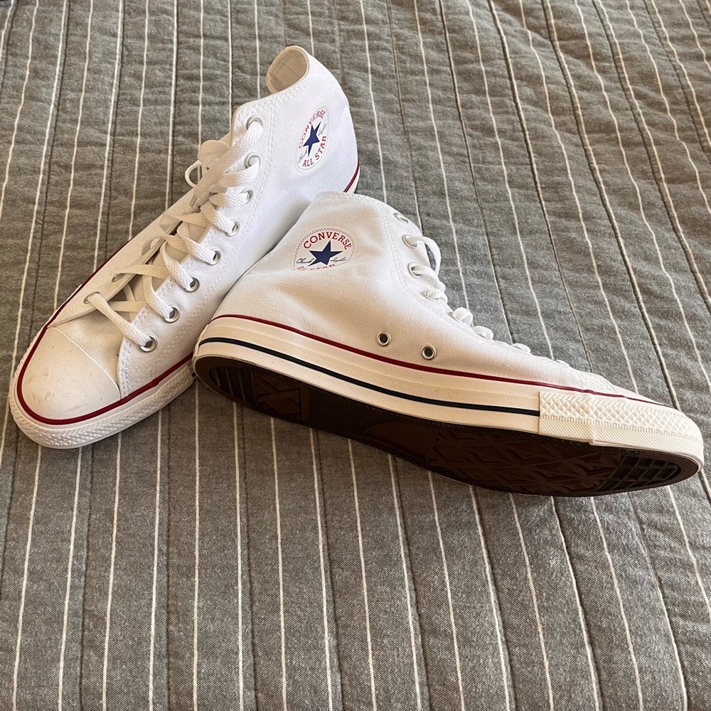 Converse High Top Chuck Taylor. Sized 10 mens